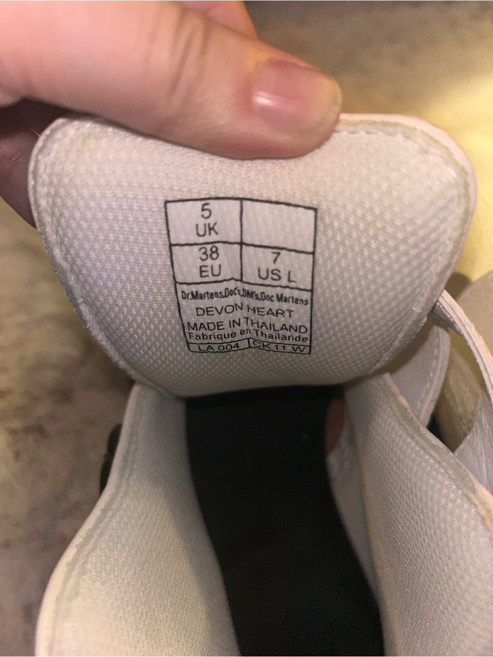 🤍NWOB Dr. Martens Devon Heart Boots WHITE Women’s Size 7🤍 - Picture 7 of 10